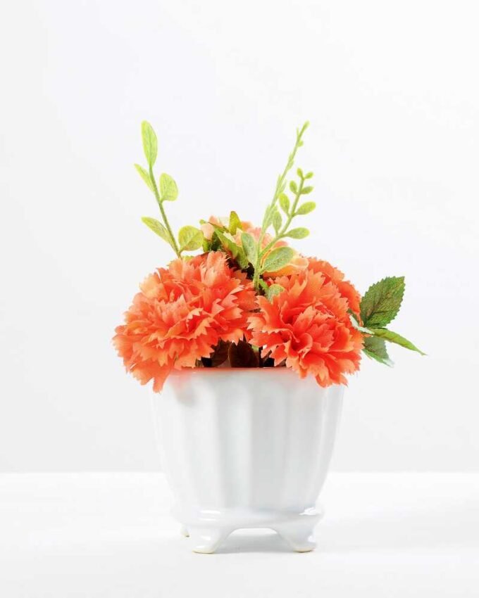 carnation and mini rose in ceramic pot H:11.5CM  GS-0339696
