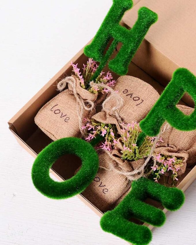 6.5*6.5*18CM POT WRAPPED FLAX FLOCKY CRAFTS SET SIZE(BOX):20.5*19*7.2CM GS-3890009