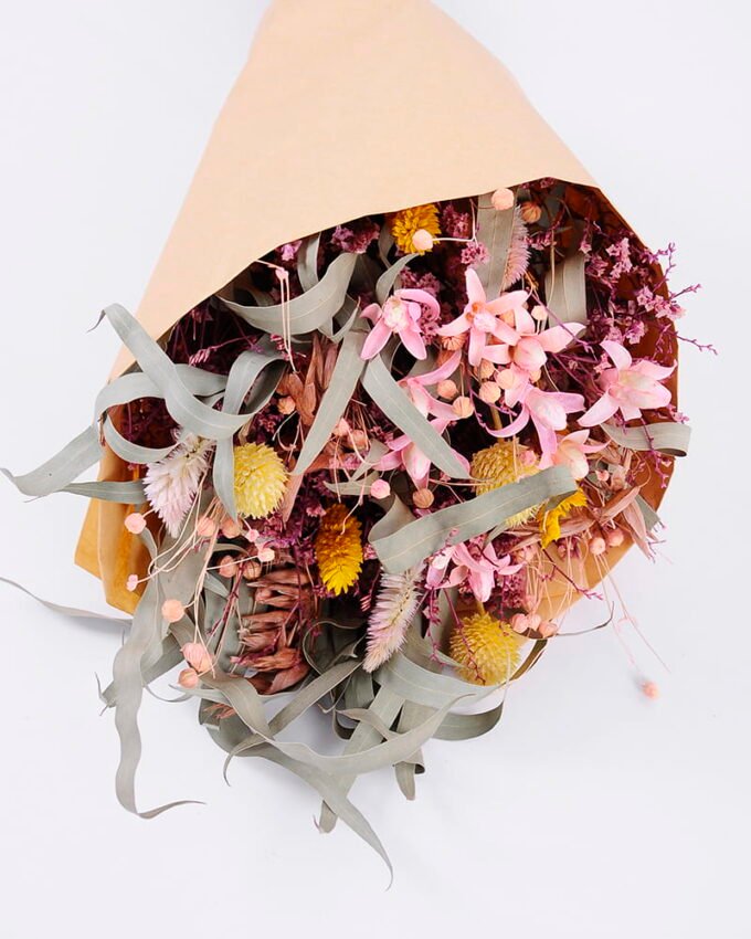 Dried Flowers 20*50CM Dried natural items bouquet with paper wrapped(100g/bouquet, H:50CM) GS-56620086 Bouquet YeahFlower is one of Chinese leading OEM manufacturers and exporters , supplying the silk flowers, wholesale artificial trees