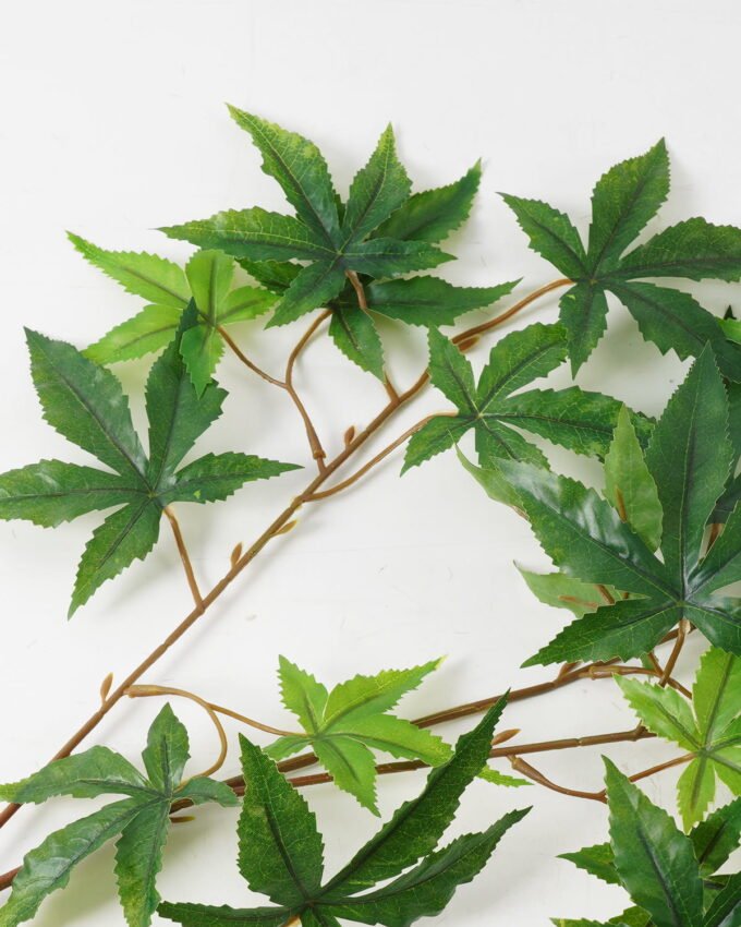 Artificial Plant 45*70cm Maple leaf *4 single stem/32 lvs GS-70923002CONTI Leaves&Sprays&Foliages YeahFlower is one of Chinese leading OEM manufacturers and exporters , supplying the silk flowers, wholesale artificial trees